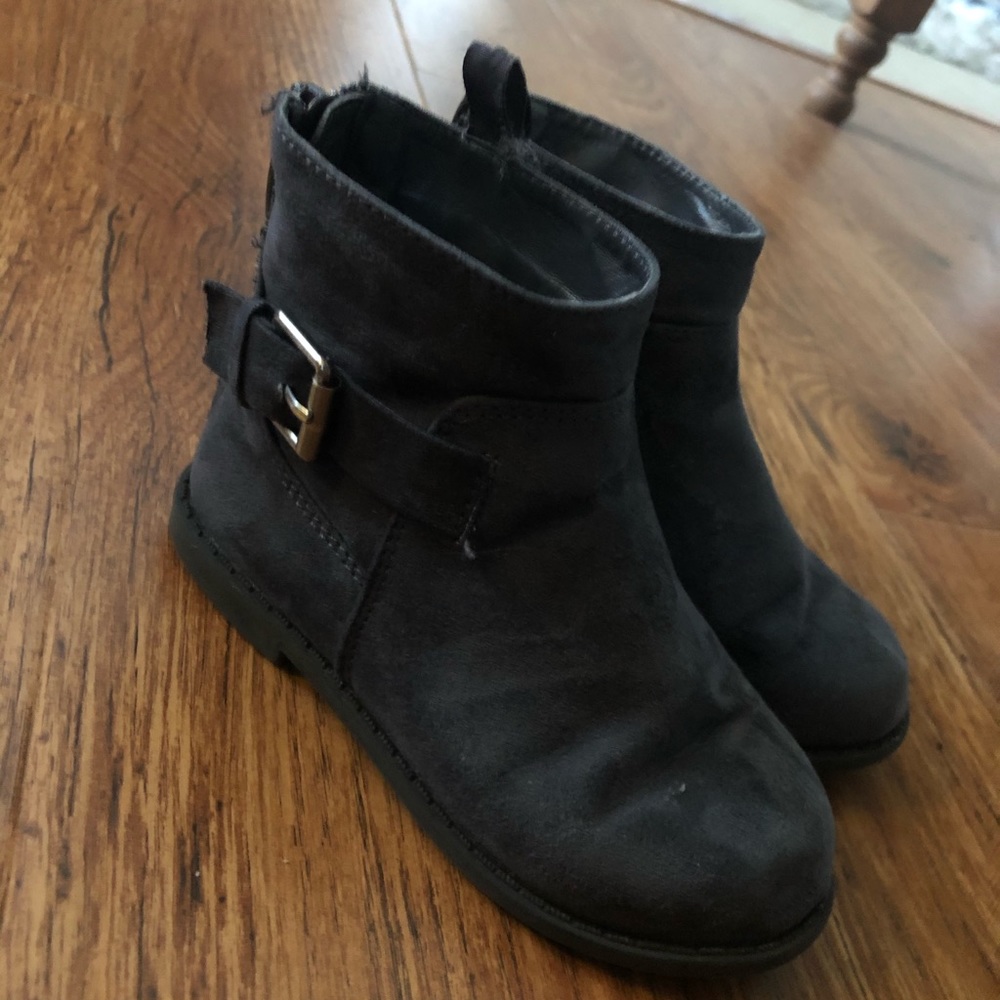 Cute boots.Pet and smoke free home